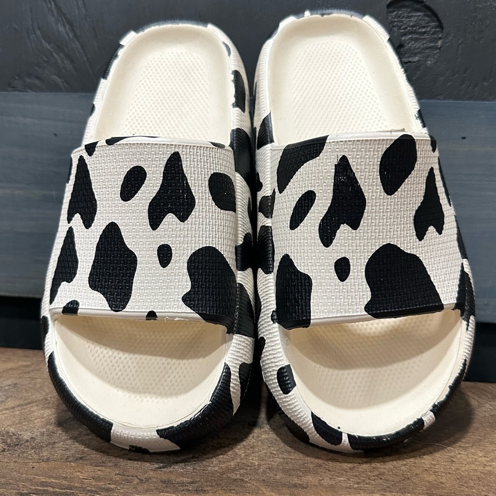 Cow print Slides - Picture 5 of 5